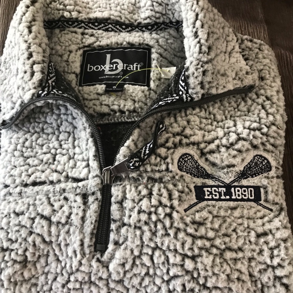Beautiful gray winter sweater. In excellent condition